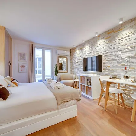 Apartment Historical In The Heart Of - 2 *