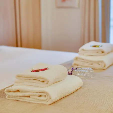 Apartment Historical In The Heart Of - 2 *