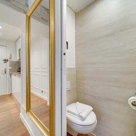 Historical In The Heart Of - 2 Apartment