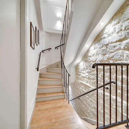 Historical In The Heart Of - 2 Apartment